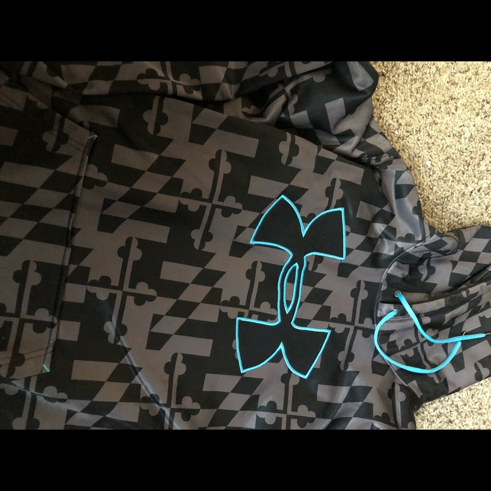 Men’s under Armour hoodie